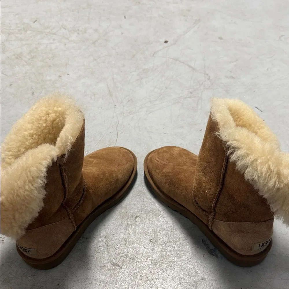 Cozy Brown Shearling UGG Boots - Great Condition Size 6 UGG's - Tan Winter Shoes